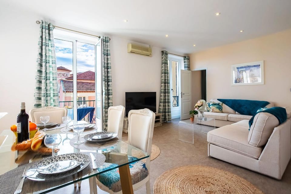 TV and multimedia, Living room, Dining area, air conditioner
