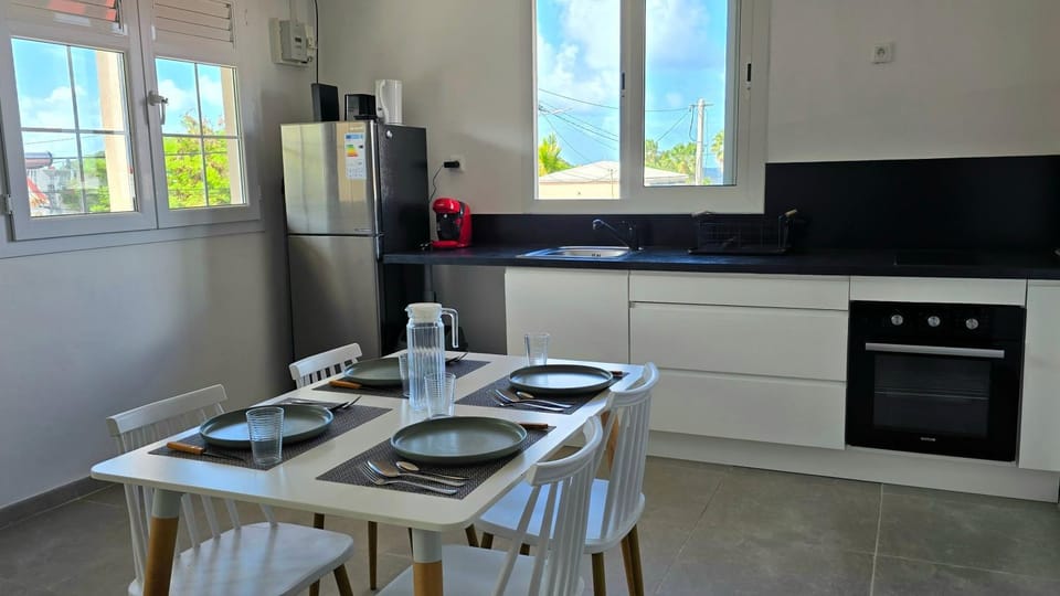 Kitchen or kitchenette, Dining area, oven, stove, toaster