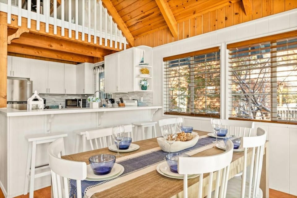 Cozy Cove Retreat-Lakeshore Cabin-Major Lake Vibes Cabin in Big Bear