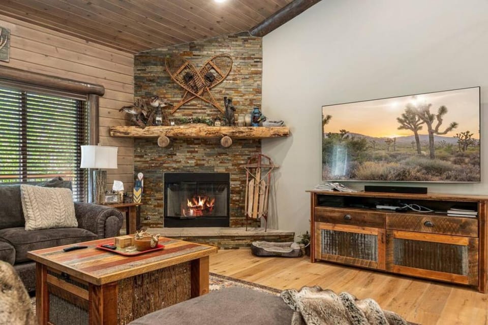 Eagle Creek Lodge House in Big Bear