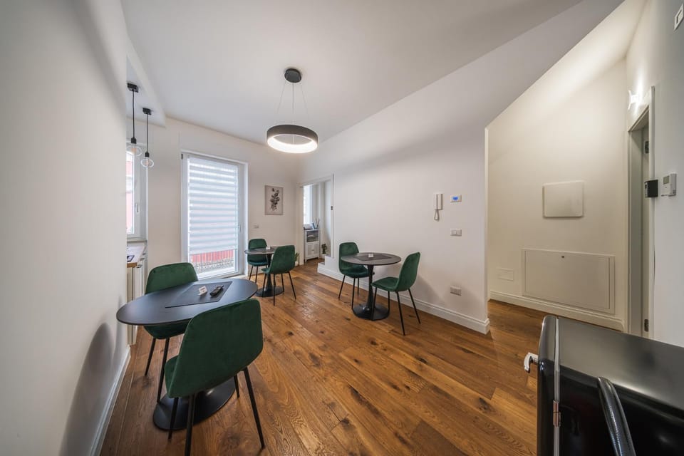 Communal lounge/ TV room, Coffee/tea facilities, Lobby or reception, Breakfast, heating, air conditioner