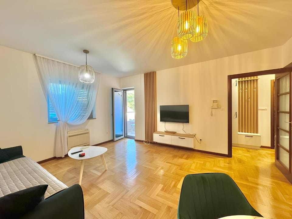 TV and multimedia, Living room, Photo of the whole room, Seating area