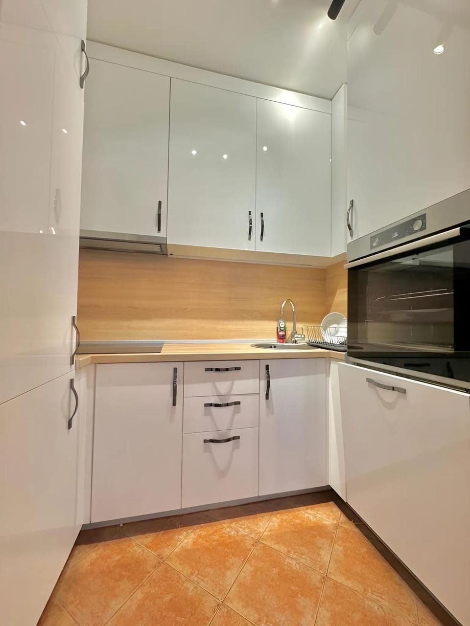 Kitchen or kitchenette, oven, kitchen