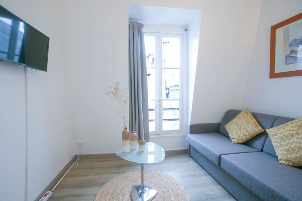 Communal lounge/ TV room, TV and multimedia, Living room, Decorative detail, Seating area