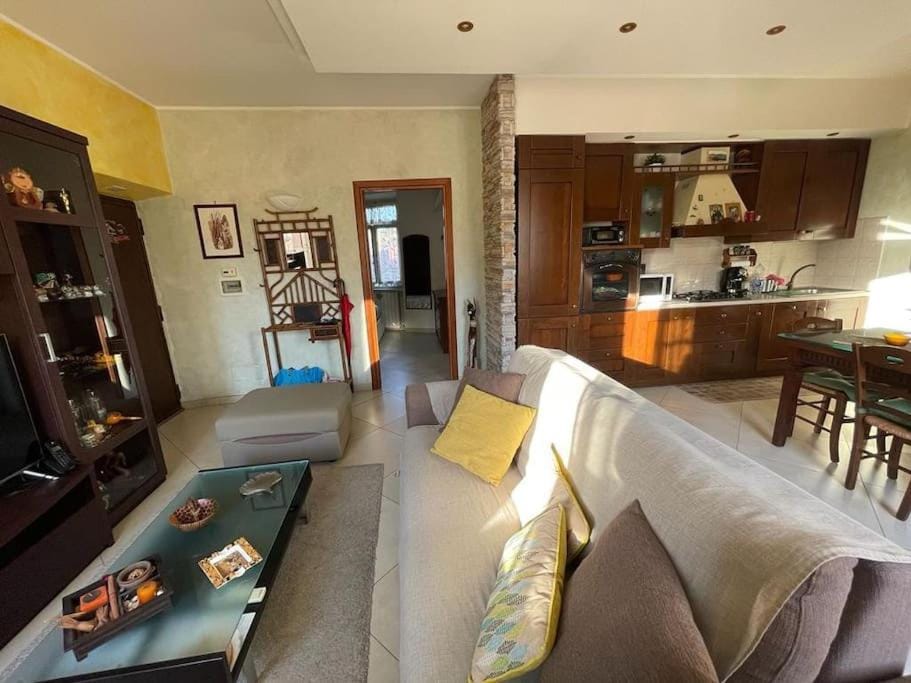 Kitchen or kitchenette, Seating area, Dining area