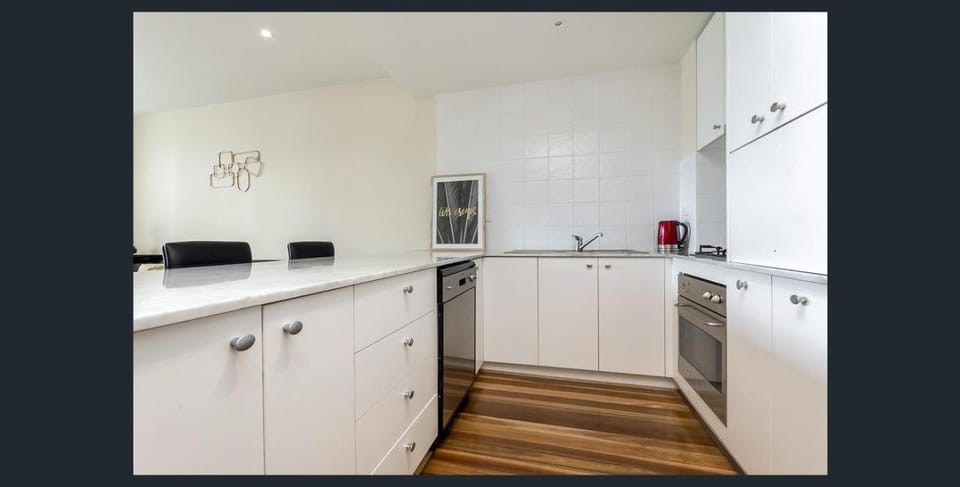 Waterfront (Yarra St) by Gold Star Stays Apartment in Geelong