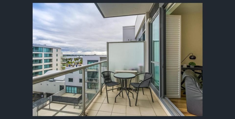 Waterfront (Yarra St) by Gold Star Stays Apartment in Geelong