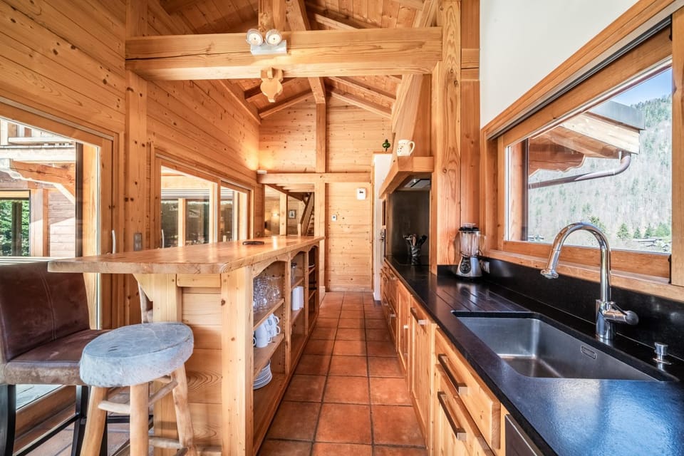 Property building, Kitchen or kitchenette, Living room