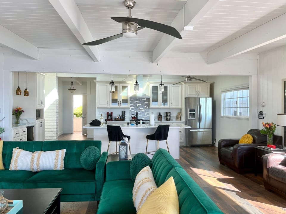 Panoramic Ocean View Cottage and Hideaway Unit #4 and B House in San Clemente