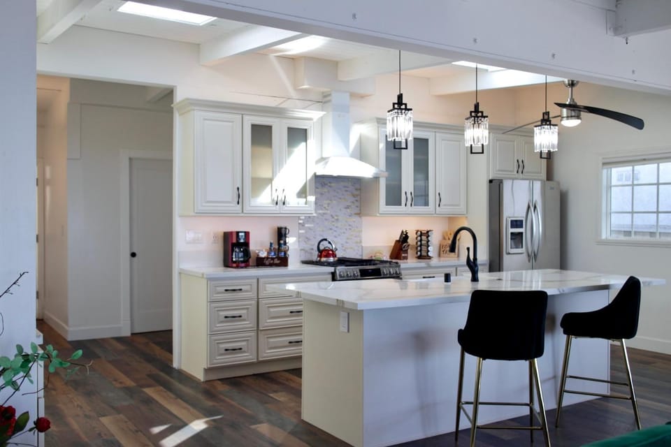 Panoramic Ocean View Cottage and Hideaway Unit #4 and B House in San Clemente