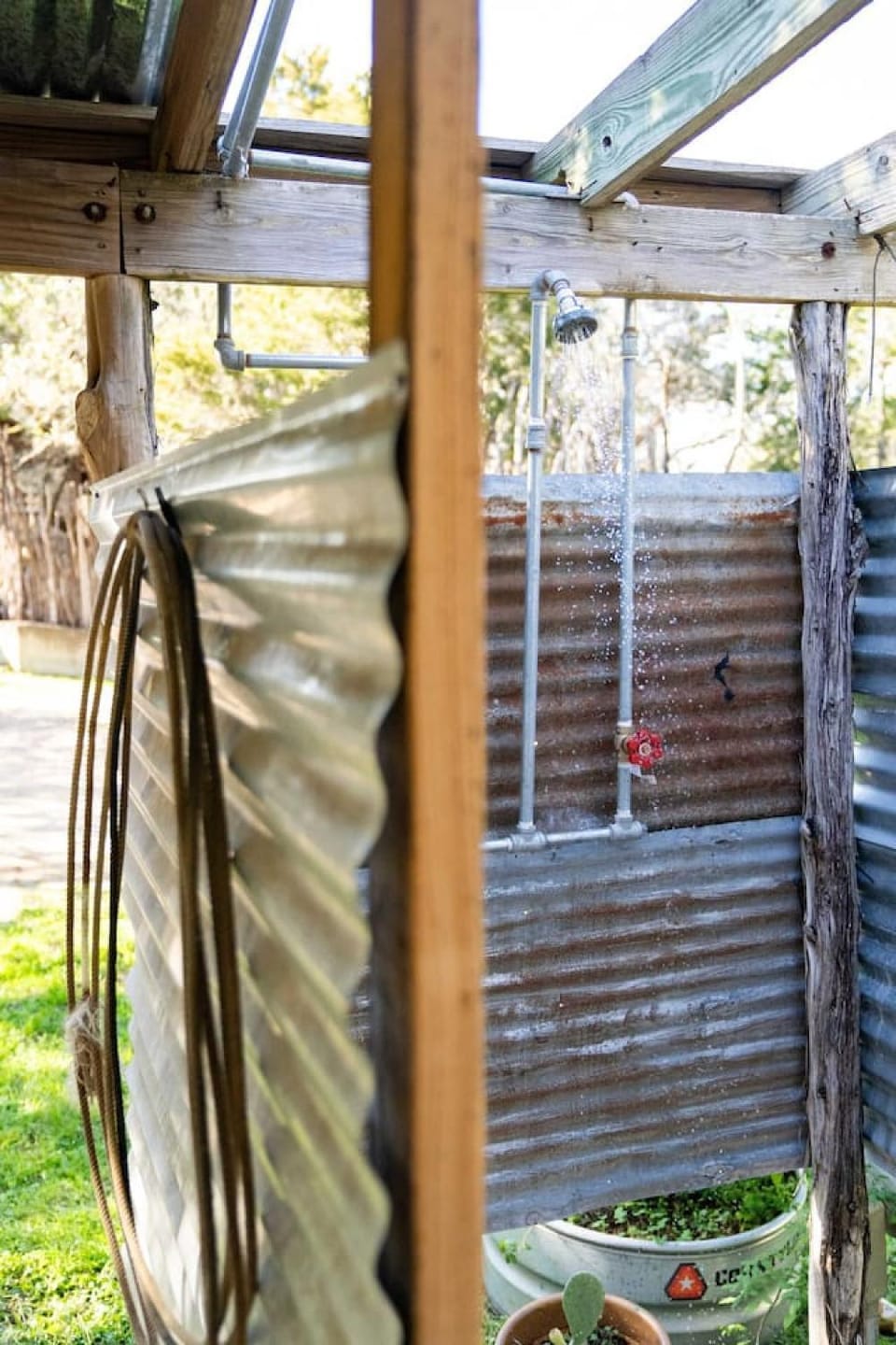 Outpost Vibes: Outhouse, Outdoor Shower & Pool House in Rio Grande