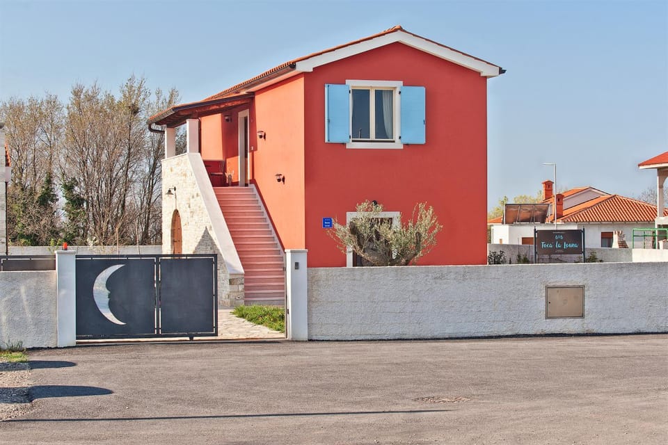 Property building, Facade/entrance