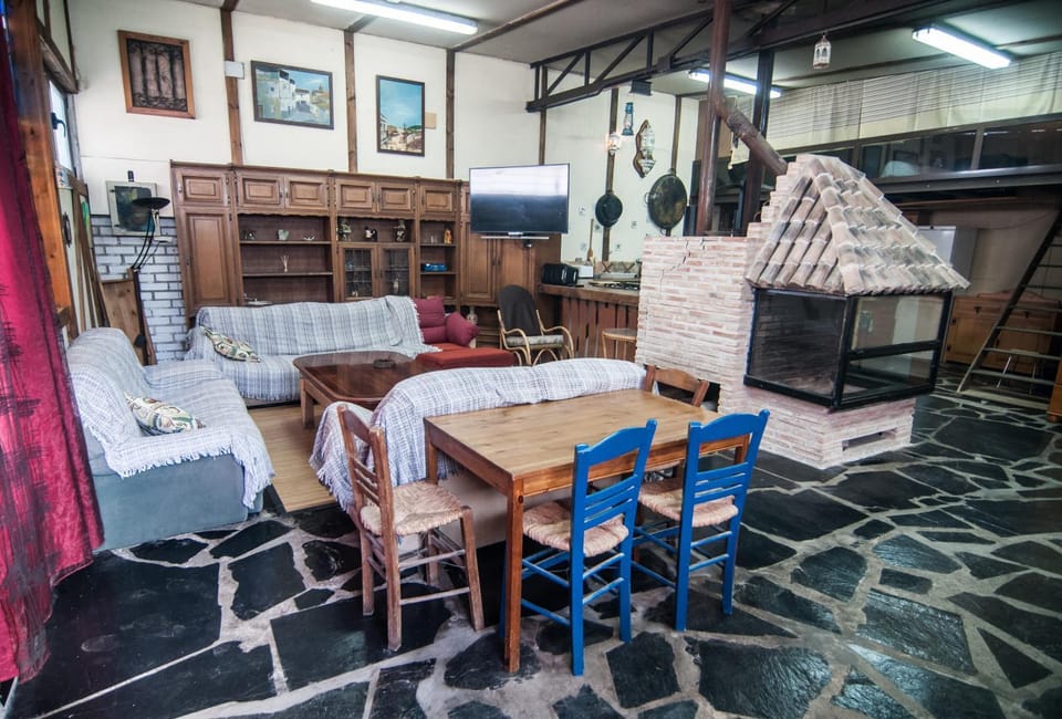 TV and multimedia, Living room, Seating area, Dining area, Evening entertainment