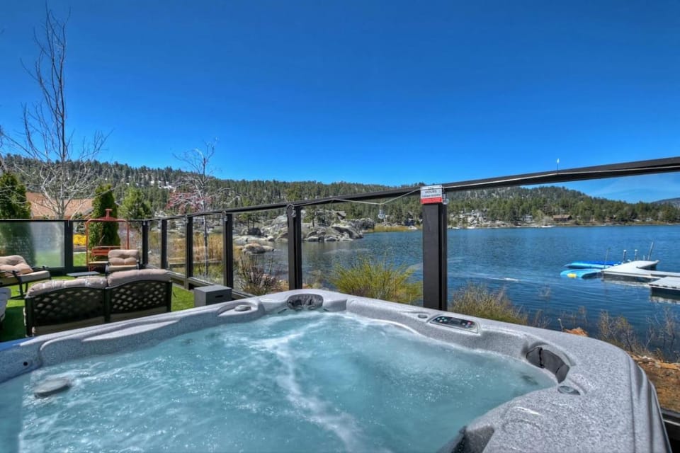 Roaring Lion Lakefront Lodge House in Big Bear