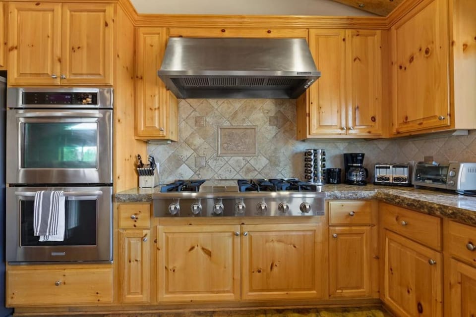 Kitchen or kitchenette, oven, stove