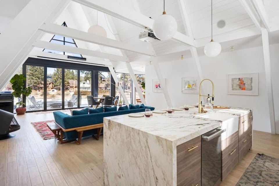 Mountain Top Modern Lakefront in Sunset Magazine House in Big Bear