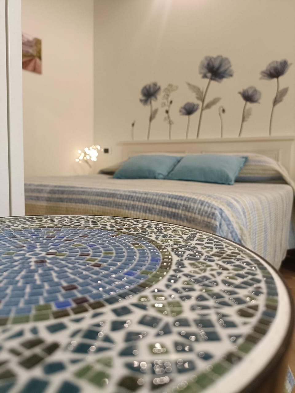 Bed, Seating area, Bedroom