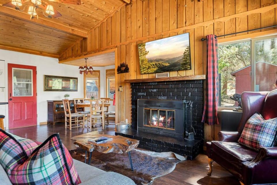 Living room, fireplace