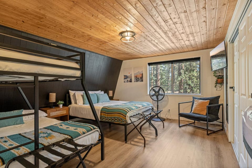 Nily Summer Cabin Vibes Cabin in Big Bear