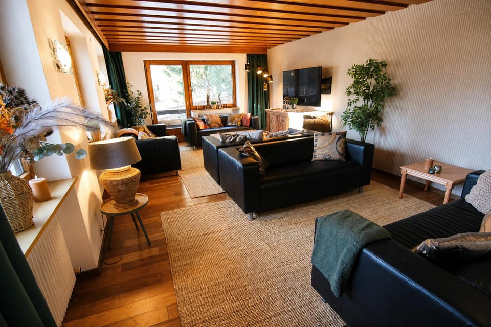 Communal lounge/ TV room, TV and multimedia, Living room, Seating area