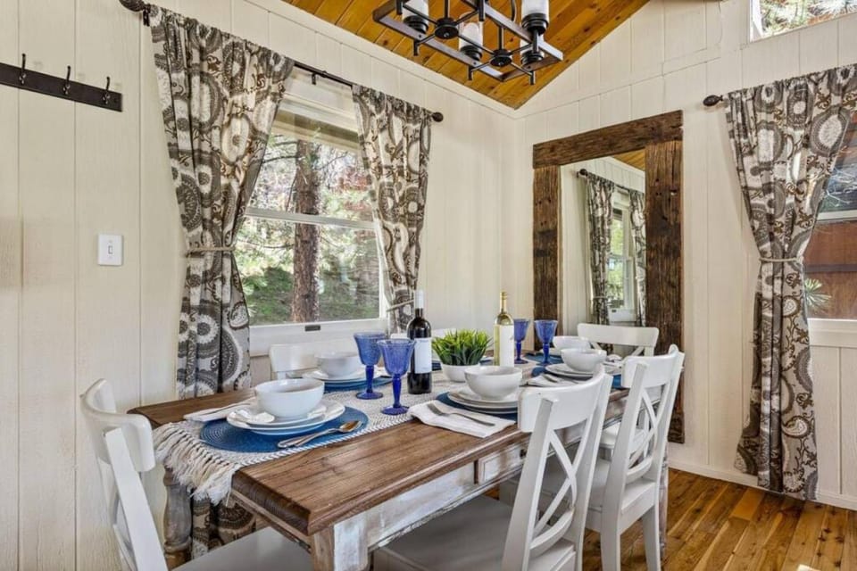 Moonlight Ridge Cabin Cabin in Big Bear