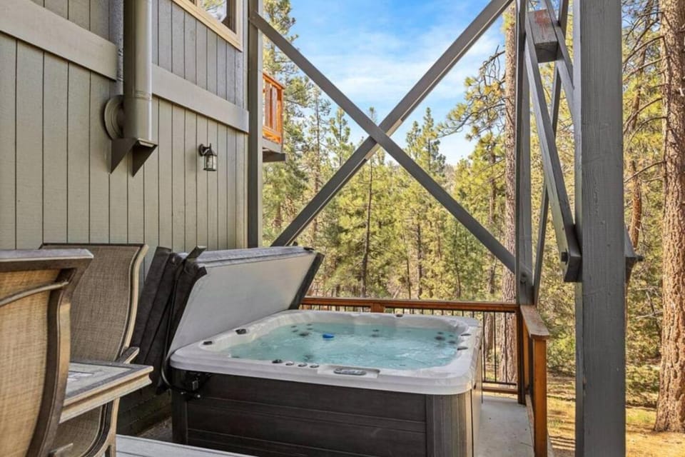 Moonlight Ridge Cabin Cabin in Big Bear