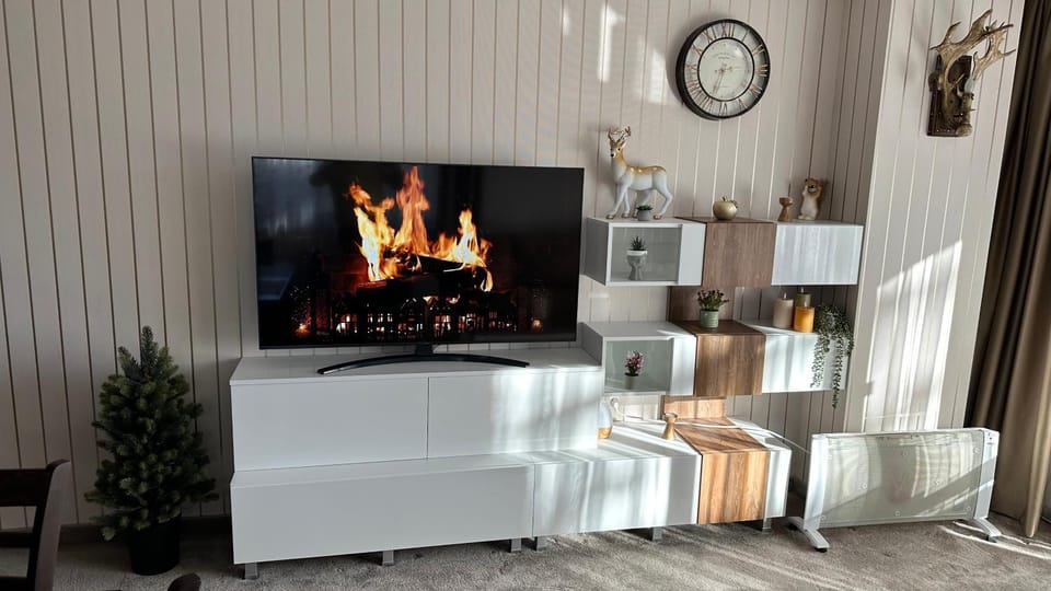 Communal lounge/ TV room, TV and multimedia, Living room