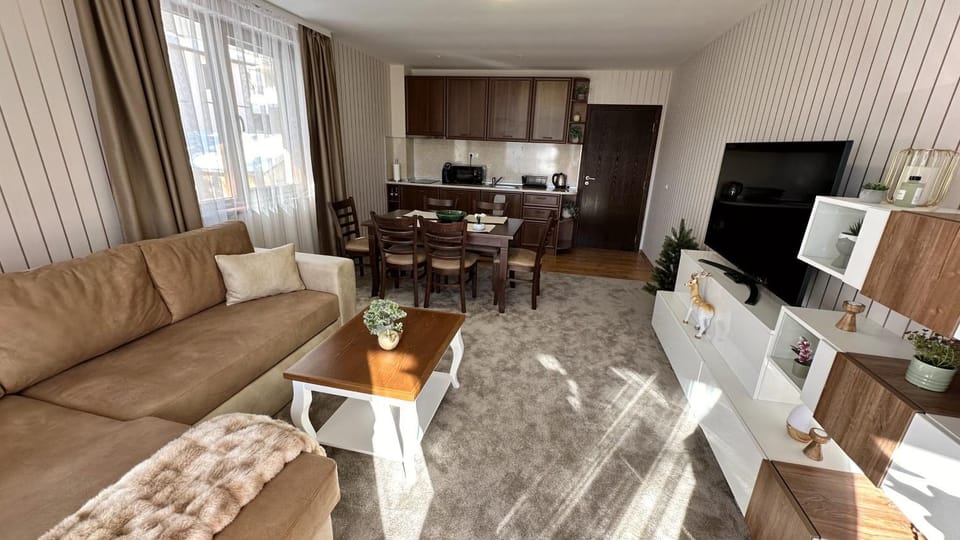 Kitchen or kitchenette, Living room, Seating area, Dining area, minibar