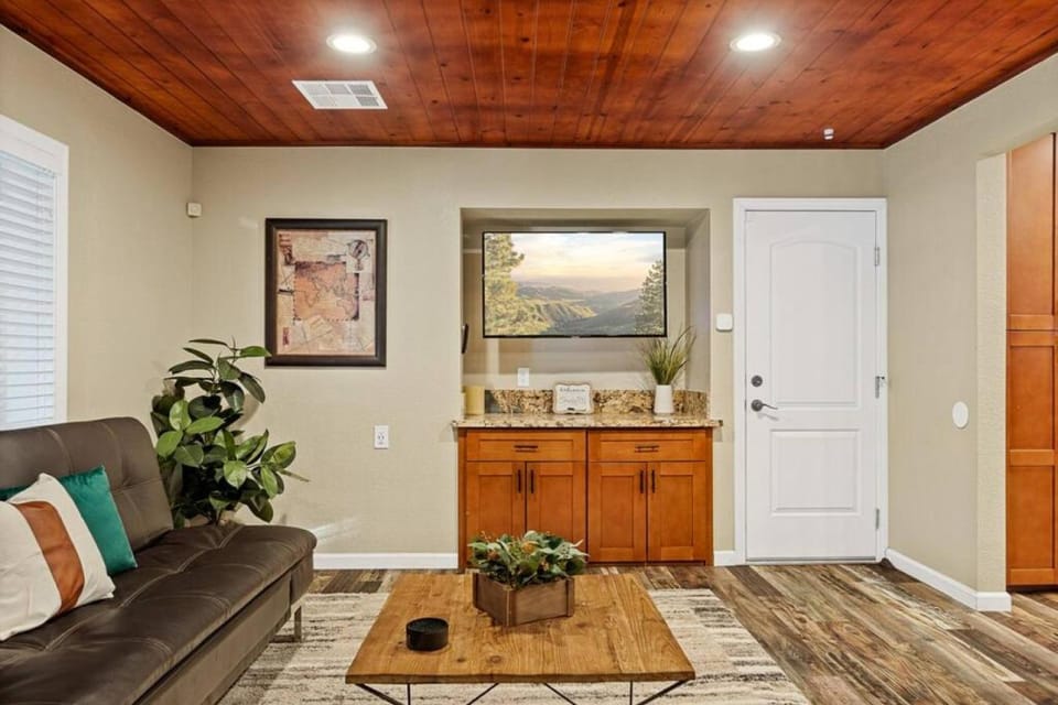 Beary Peaceful House in Southern California