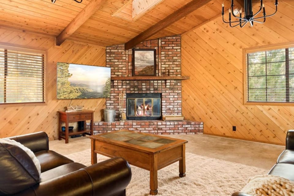 Majestic Mountain Oasis House in Big Bear