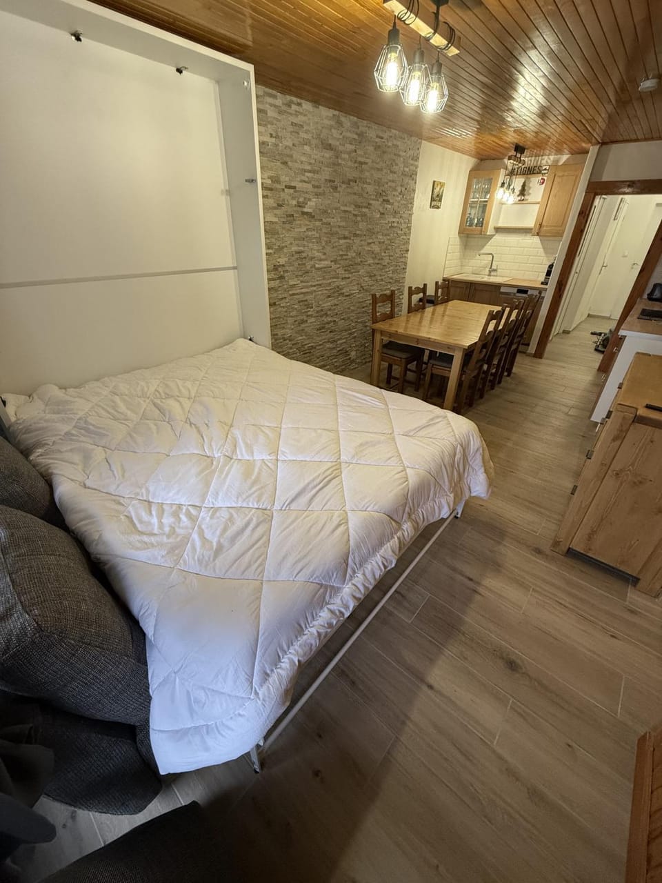 Bed, Living room