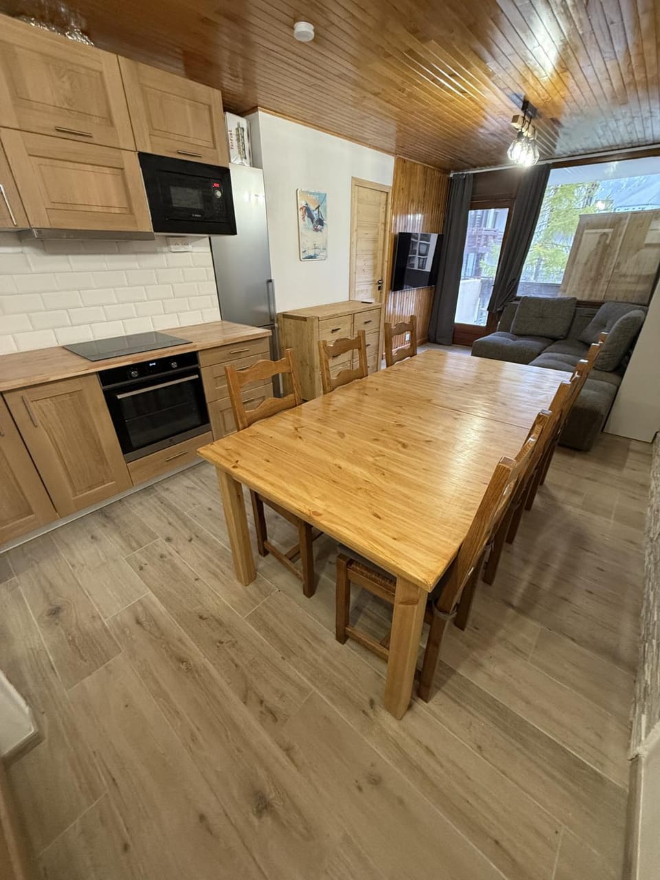 Living room, Meals, stove, kitchen