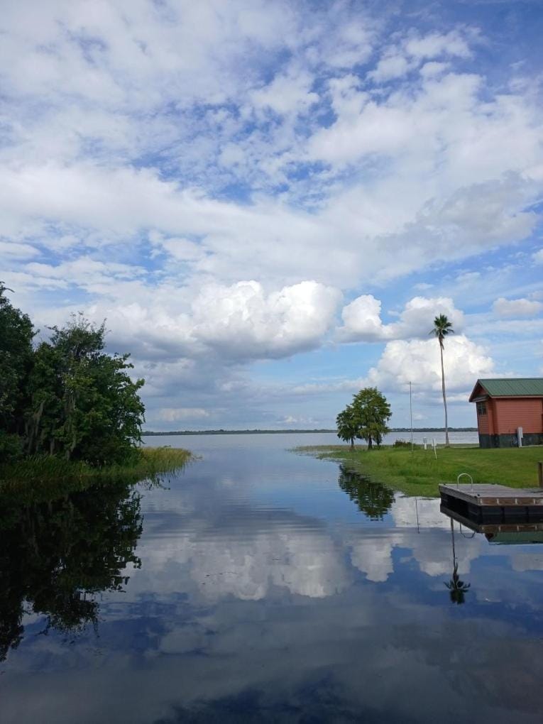 Oak Harbor RV Park Campground/ 
RV Resort in Polk County