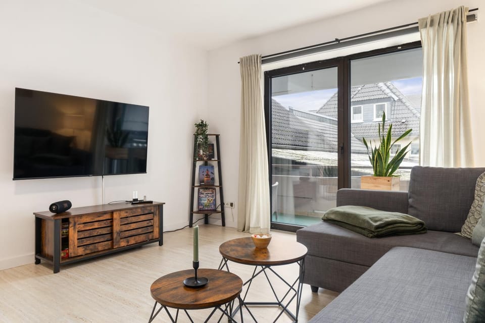 TV and multimedia, Balcony/Terrace, Living room, Seating area, Dining area