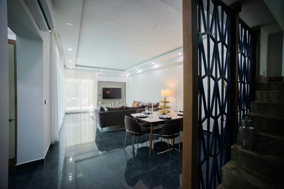Communal lounge/ TV room, Dining area