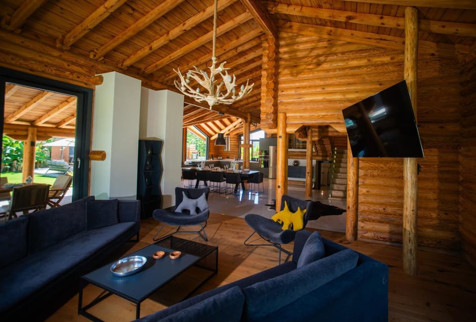 Communal lounge/ TV room, Living room, Seating area