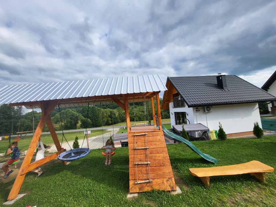 Property building, Spring, Day, Natural landscape, Children play ground, Garden view