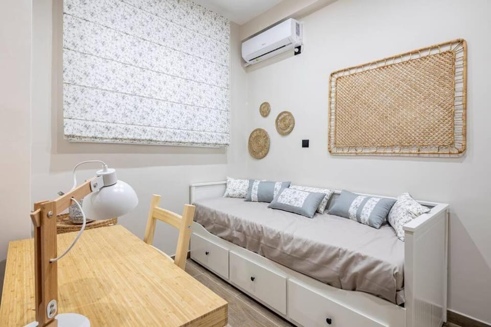 Bedroom, air conditioner
