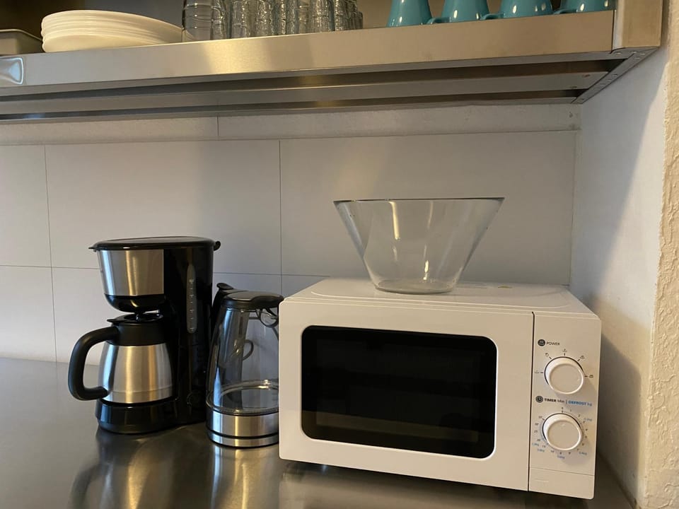 Coffee/tea facilities, Kitchen or kitchenette, microwave