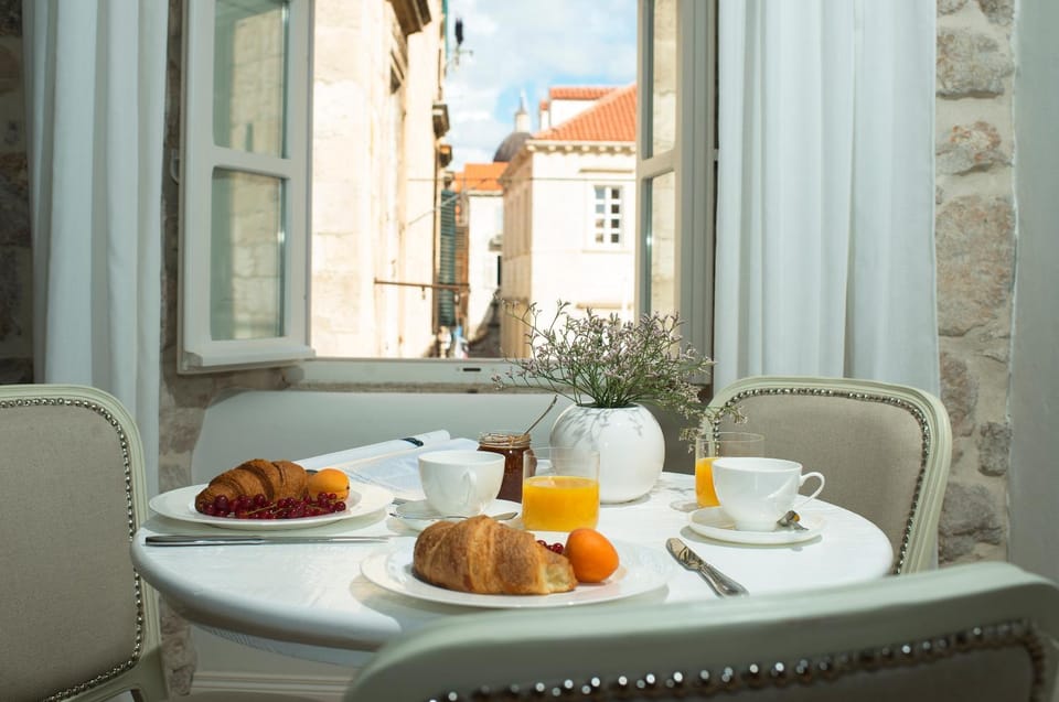 View (from property/room), Food and drinks, Dining area, Breakfast