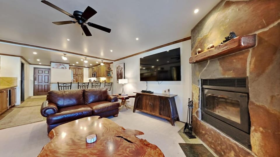 Mammoth Mountain Deluxe Home Unit 103 at 1849 Apartment in Mammoth Lakes