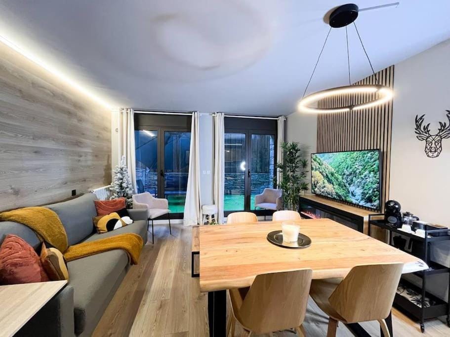 Luxe&Modern In Canillo, 1 Min Walk To Slopes l by BonesVacances Apartment in Andorra