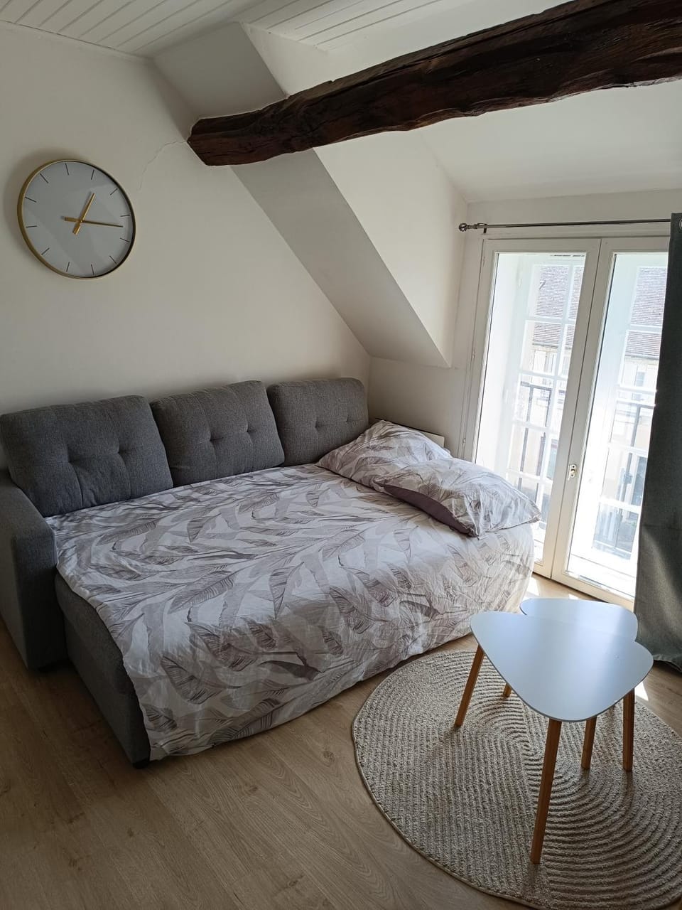 Bed, Living room