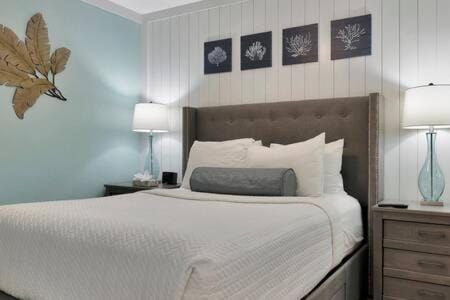 Oceans Pointe Nantucket inspired condo on the bay House in Tampa