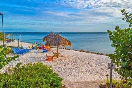 Oceans Pointe Nantucket inspired condo on the bay House in Tampa