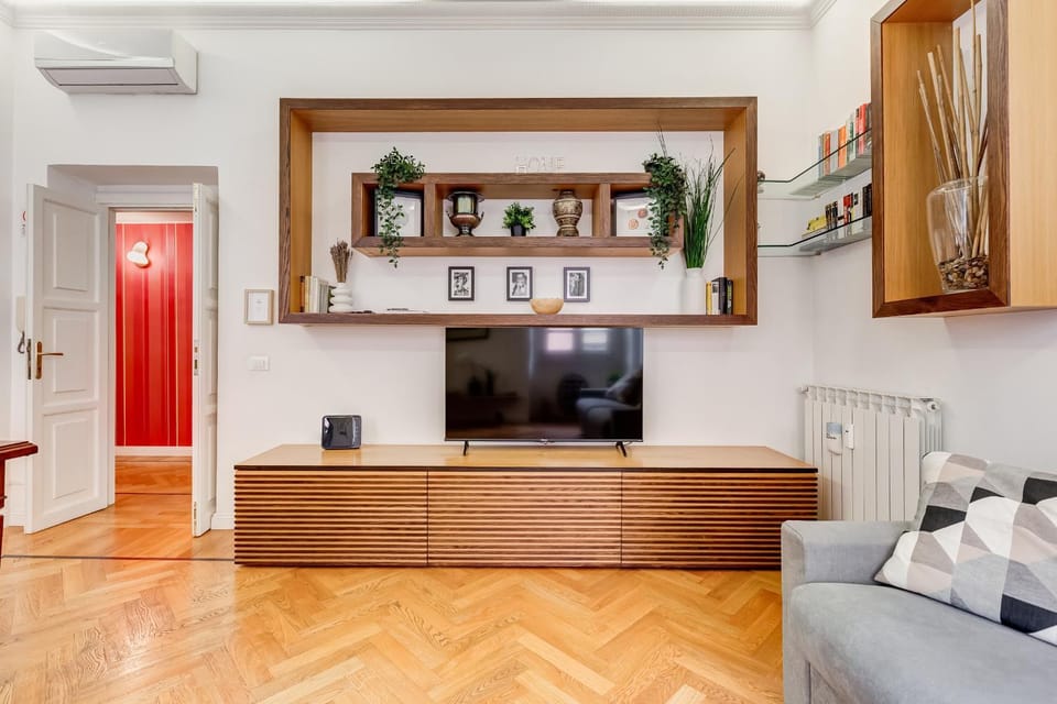 TV and multimedia, Living room, Seating area, Evening entertainment, internet