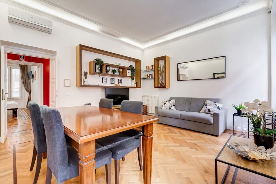 TV and multimedia, Living room, Seating area, Dining area, air conditioner