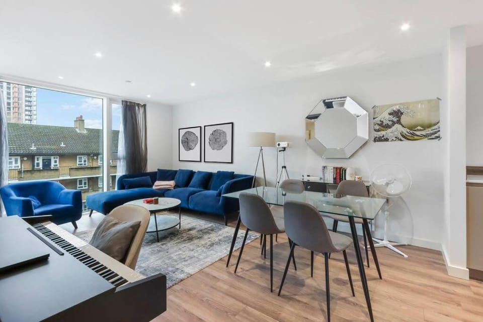 Lake View Hackney Two Bed Apartment in London Borough of Islington