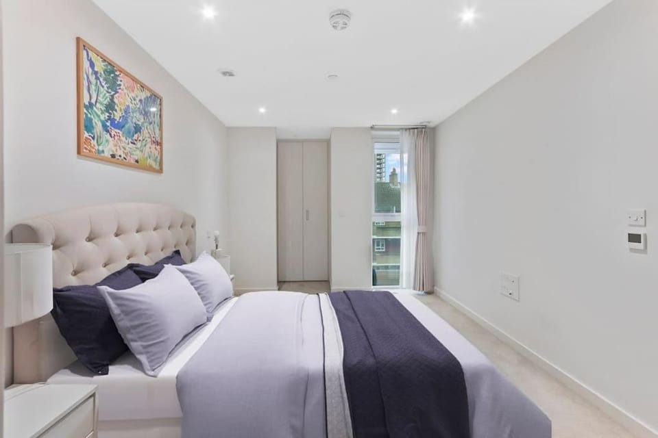 Lake View Hackney Two Bed Apartment in London Borough of Islington
