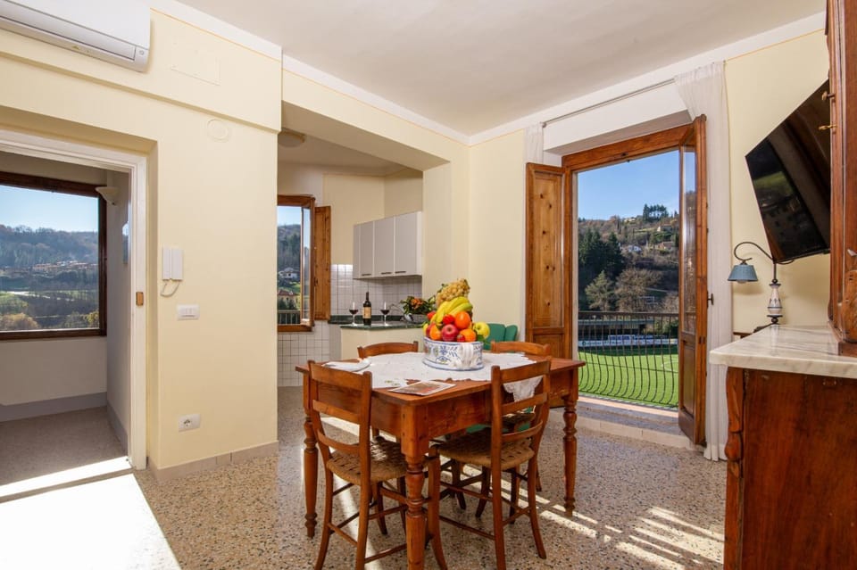 TV and multimedia, View (from property/room), Balcony/Terrace, Kitchen or kitchenette, Living room, Seating area, Dining area, Evening entertainment